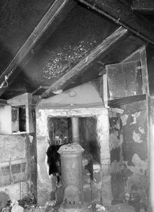 Tjärhovsgatan 37. Kamin i ryggåsstugan längst i norr på tomten