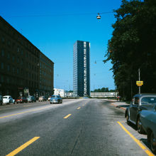 Wenner-Gren Center sett från Sveavägen