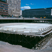 Sergels Torg under uppbyggnad. Vy åt nordost från Drottninggatan
