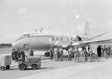 Ett brittiskt turbinmotordrivet flygplan, en Vickers Viscount, på Bromma flygplats