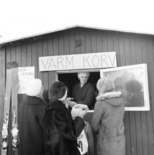 Försäljning av varm korv vid backtävling i Hemskogen