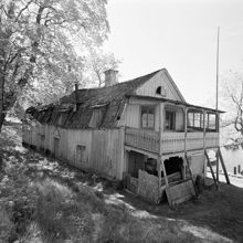 Pettersbergsgården i Mälarhöjden. Krog på 1700-talet vilken senare revs och ersattes av villa (behandlingshem)
