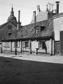 Stigbergsgatan 3 och 5. Katarina kyrkas torn i fonden. Nu Sandbacksgatan