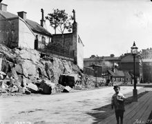 Från Tulegatan 15 mot Pärlstickaregränden och kv. Provisorn, vid nuv. korsningen med Kungstensgatan.