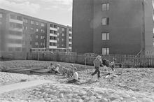 Barn som leker i Tensta.