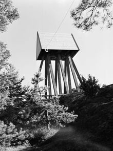 Klockstapel, Årsta. Tallar i förgrunden