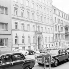 Grev Magnigatan 8 och 6.