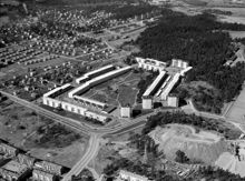 Flygbild över Östberga mot väster år 1961.
I fonden Örby Slott, Liseberg, Anneboda samt skogspartiet för blivande Östbergahöjden.
I bilden framkant Stureby, Huddingevägen och Tussmötevägen samt idag (år 2016) platsen för Östberga återvinningscentral.
