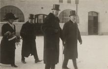 Slakthusets invigning januari 1912. Konung Gustav V, prinsessan Ingeborg, styrelsens ordförande grosshandlare Rosengren, Direktör Sandeborg. 