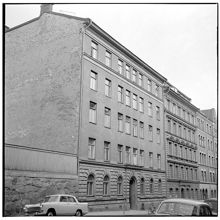 Artillerigatan, nr 43 i förgrunden