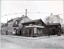 Götgatan 49 - 53 i hörnet mot Folkungagatan år 1904.