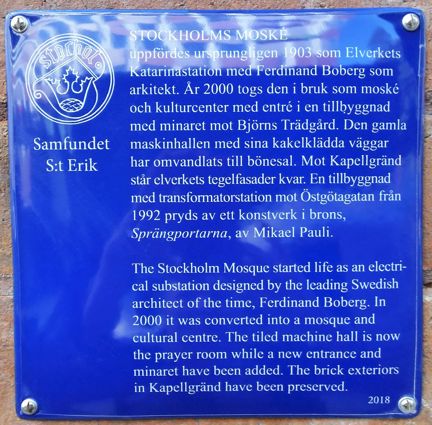 Blå emaljerad skylt med vit text