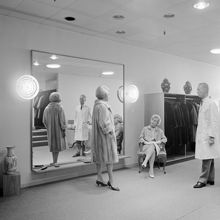 Körsnär Gunnar Christells butik i andra höghuset vid Sergelgatan
