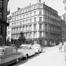 Hörnet Grev Magnigatan 5 t.v. och Riddargatan 56 