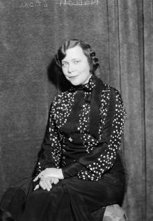 Porträtt av kvinna, Nyblom