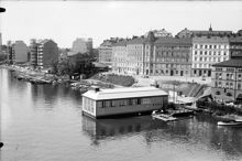 Liljeholmsbadet sett mot Hornsgatans mynning vid Hornstull. I bakgrunden kv. Sågen