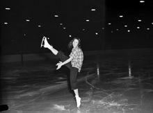 Stadion. Världsmästarinnan i konståkning 1952, Jacqueline du Bief
