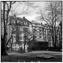 Hedvig Eleonora kyrkogård  mot  Artillerigatan 24-26