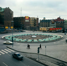 Vy från Stockholmsterrassen mot Sergels Torgsrondellen och rivningar i kv. Skansen och Fyrmörsaren