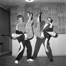 Djurgårdsmässa på Solliden. Edvin Adolphson (t.h.) är årets konferencier. Här ses han dansa rock n´ roll, med några av de dansare som skall uppträda på mässan