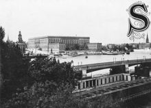 Dambadhuset och Skeppsholmsbron. Vy från Skeppsholmen mot Slottet