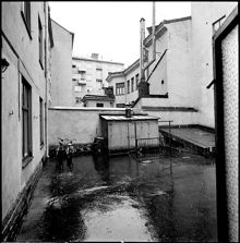 Surbrunnsgatan 32. Gården mot väster