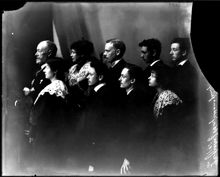 Professor  J. Börjesson med familj. Mor och far längst till vänster