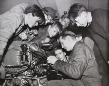 Blivande mekaniker vid Spånga Yrkesskolor ca 1946