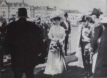 Tsarparet Nikolaj II och Alexandra vid Logårdstrappan 1909
