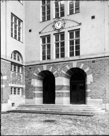 Entrén till Klara församlings folkskola, Klara Södra Kyrkogata 13