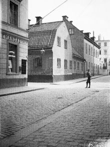 Stora Vattugatan 18 (nuv. Vattugatan) österut vid hörnet av Klara Västra Kyrkogata