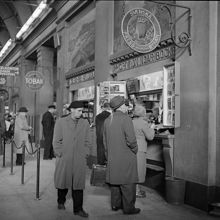 Centralstationen. Svenska Pressbyrån i stora vänthallen