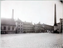 Indebetouska huset, Slottsbacken 2