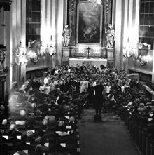 Ungdomskör och stråkensemble i Maria kyrka