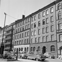 Styrmansgatan 43, 41 och 39 söderut.