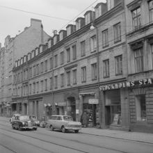 Sibyllegatan 10-12 från hörnet mot Östermalmstorg