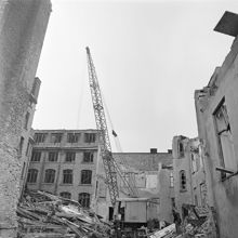 Herkulesgatan 26 och 24. Gården österut under rivning