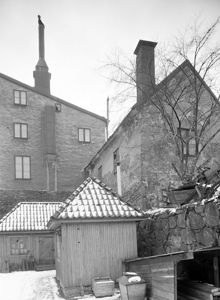 Kv. Järngraven Övra från norr. Här ligger nu en del av Guldfjärdsplan och här går numera tunnelbanan från Slussen till Gamla Stan