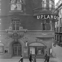 Drottninggatan 17. Del av fasaden vid hörnet av Karduansmakargatan. Uplandsbanken