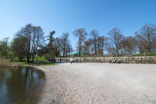 Litterär skylt: Citat ur Bengt Söderberghs roman Vid flodens strand