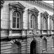 Lilla Nygatan 23. Fönster och portal