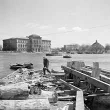Strömbron under byggnad. Vy mot Nationalmuseum