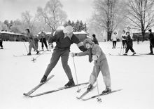 Hagaparken, Stora Pelousen nedanför Koppartälten. Skidskola