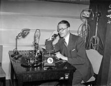 Kungsgatan 8, Radiotjänst. Sven Jerring i telefon
