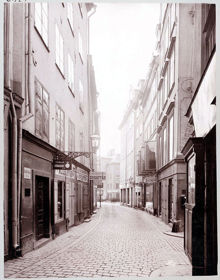 Västerlånggatan från 68 söderut