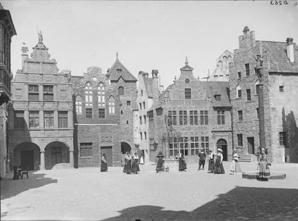 Stadstorg med människor