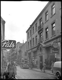 Klarabergsgatan 31, österut. Spaaks butik till höger