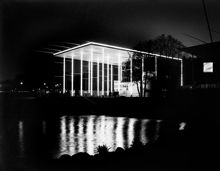 Utställningskommissariatet på Stockholmsutställningen i nattbelysning. Utställningen pågick maj- september 1930