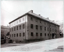 Riddargatan 42 i hörnet av Grevgatan