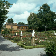 Skansen; planteringar och skulpturer vid Sagaliden